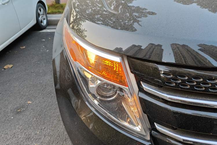 Used Ford Explorer 2013 3.5L Deluxe Model
