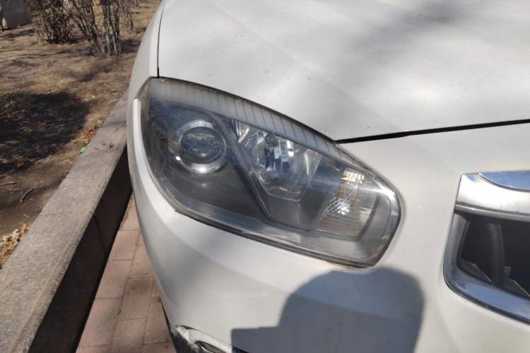 Used Brilliance V5 2014 1.6L Automatic Comfort Model Right Front Headlight