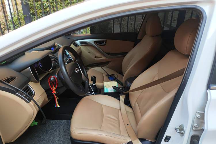 Used Hyundai Elantra (5th Generation / Langdong) 2012 1.6L Manual Leading Model