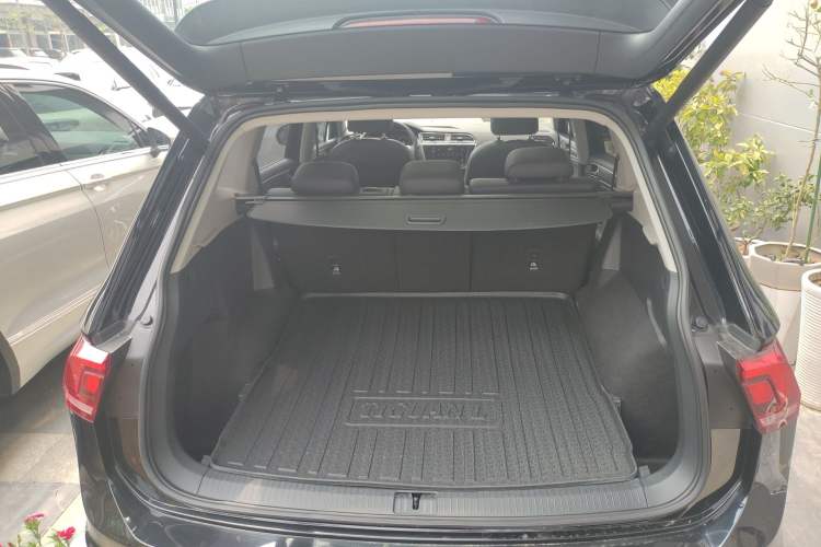 Used Volkswagen Tiguan L 2021 330TSI Automatic Two-Wheel Drive R-Line Enhanced Edition Trunk