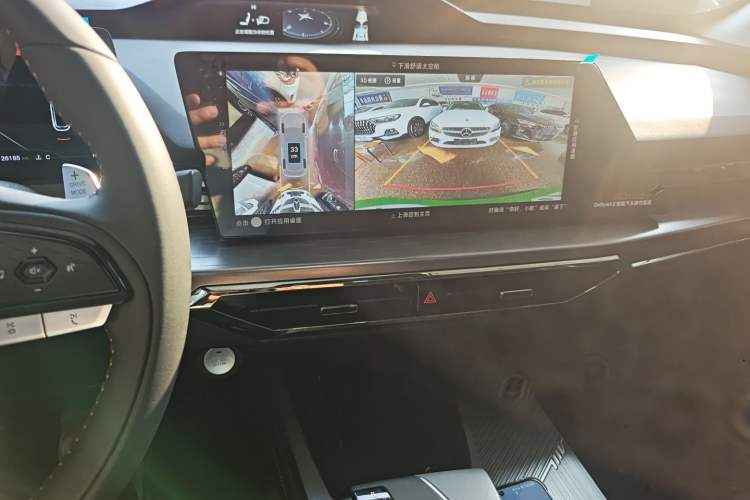 Used CHANGAN OSHAN Z6 2023 Blue Whale 1.5T DCT Smart-Led City Edition