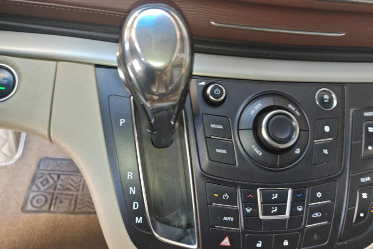 Used Buick GL8 2018 28T Luxury Model China VI Standard
