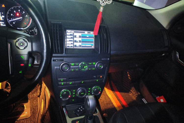 Used Land Rover Freelander 2 2013 2.0T Si4 Dynamic Limited Edition Audio And AC Panel