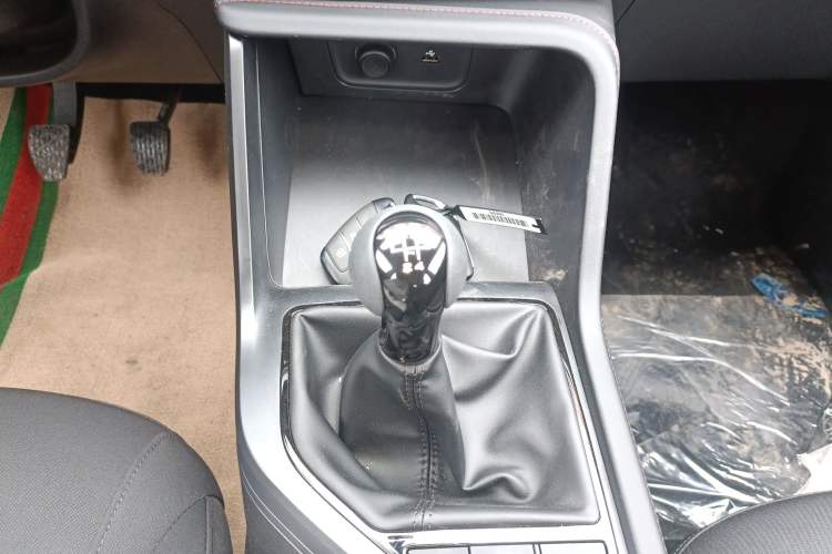 Used Roewe i5 2026 Model 1.5L Manual Comfort Version
