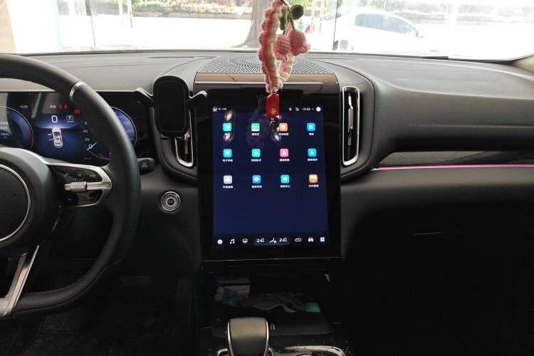 Used Hongqi HS3 2023 1.5T Two-Wheel Drive Shanwei Edition Audio And AC Panel