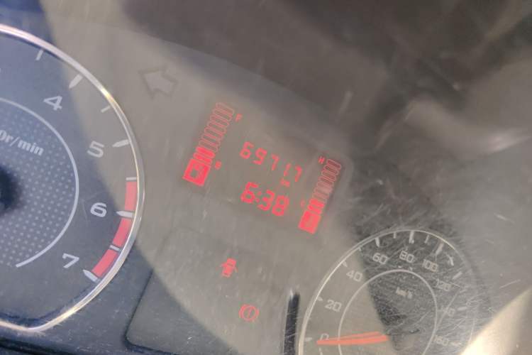 Used Wuling Hongguang V 2019 1.5L Jingqu Edition Sealed-Window Vehicle China VI LAR