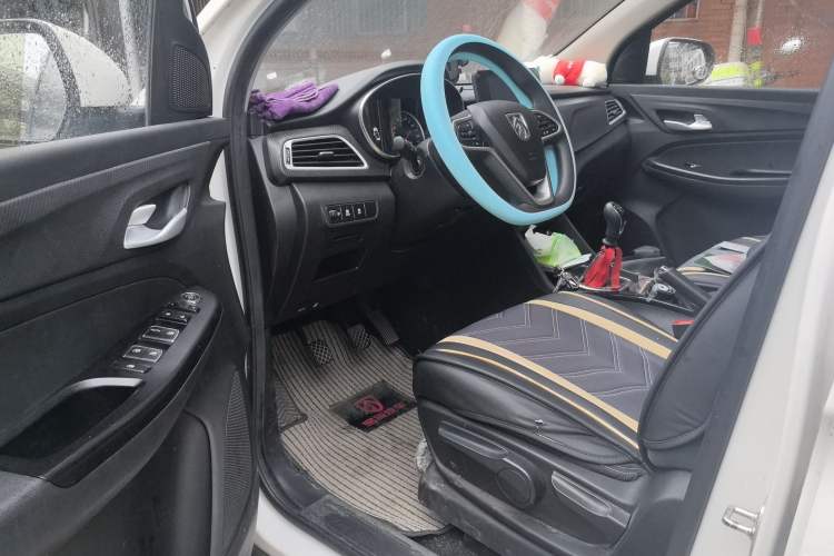 Used Baojun 730 2019 1.5L Manual Fashion Model 7-seater National V