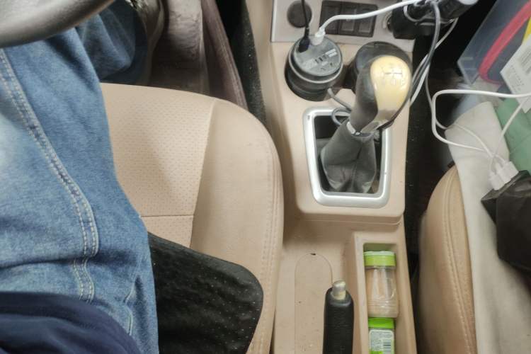 Used Dongfeng Fengon 350 2014 1.5L Manual Base Version Gear Lever