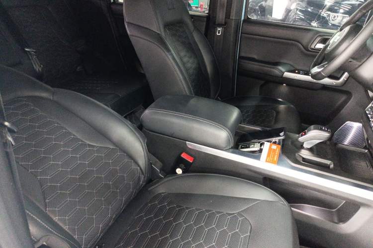 Used 212 T01 2025 2.0T Changfeng
