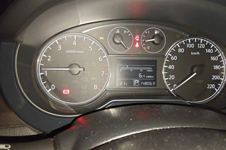 Used Nissan Tiida 2014 1.6L CVT Cool Cafe Edition