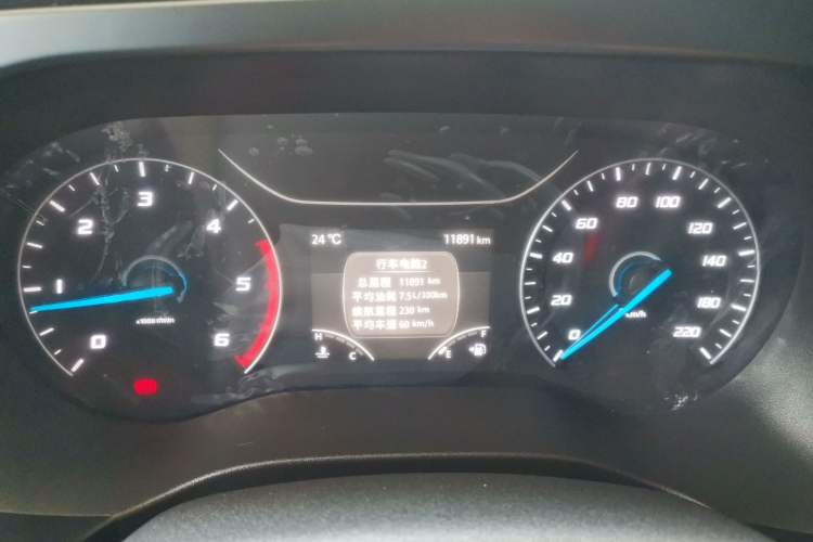 Used JMC Fushun 2025 2.0T 6MT Diesel Short-Wheelbase Low-Roof Commercial Multi-Purpose Passenger Vehicle with 5/6 Seats and Twin-Swing Tailgate