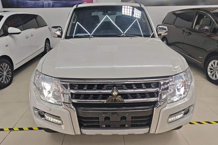 Used Mitsubishi Pajero (Import) 2019 3.0L Automatic Prestige Edition
