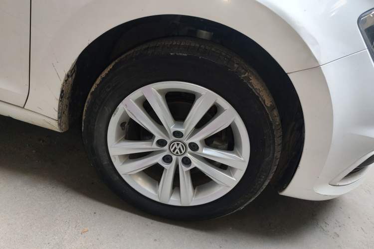 Used Volkswagen Santana 2016 1.6L Manual Comfort Edition Right Front Wheel Hub