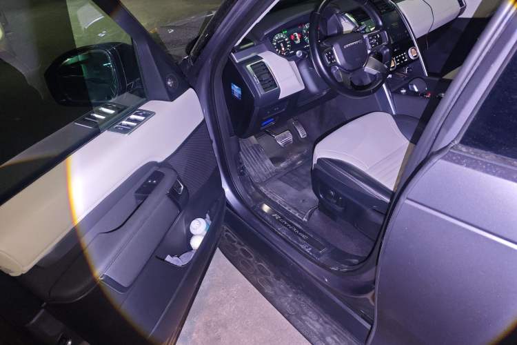 Used Land Rover Discovery 2021 360 PS R-Dynamic S