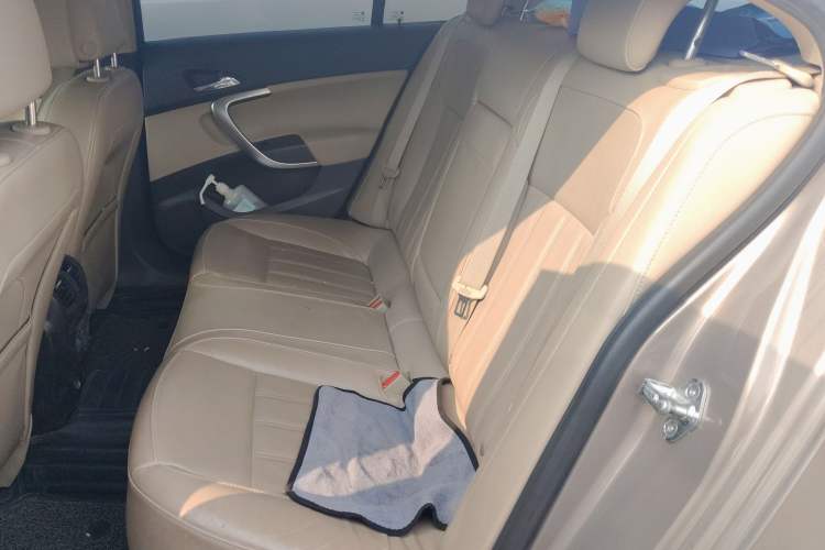 Used Buick Regal 2011 2.4L SIDI Elite Edition Left Rear Seat