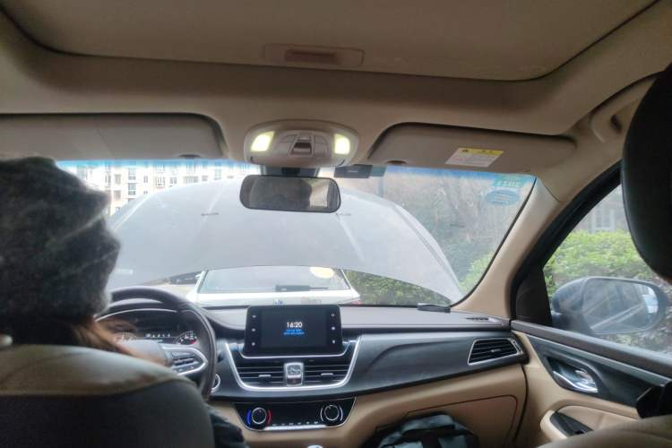 Used Baojun 730 2017 1.8L iAMT Prestige Version 7 Seats
