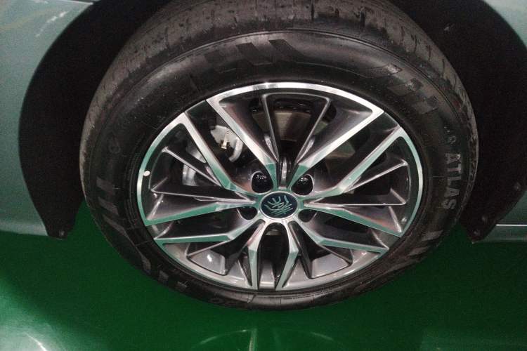 Used BYD Qin PLUS 2023 Champion Edition DM-i 120KM Beyond Model Left Front Wheel Hub