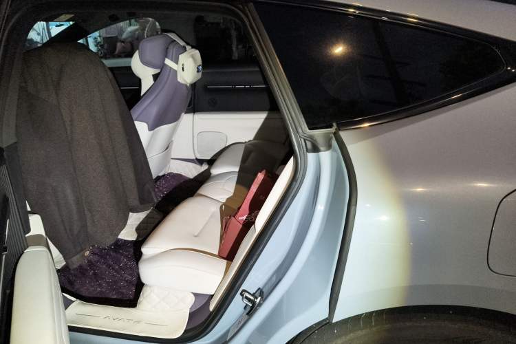 Used Avatr 12 2023 650 Three-Laser Four-Wheel Drive Performance Edition Left Rear Seat