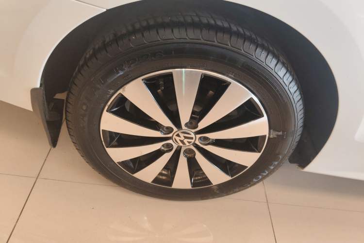 Used Volkswagen Sagitar 2017 230TSI Automatic Comfort Version
