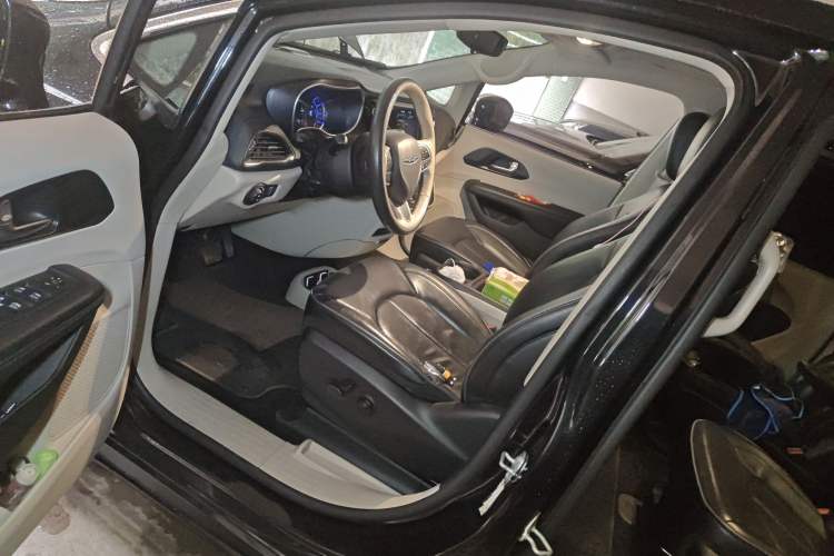 Used Chrysler Grand Voyager PHEV 2019 3.6L Plug-in Hybrid Driver Seat