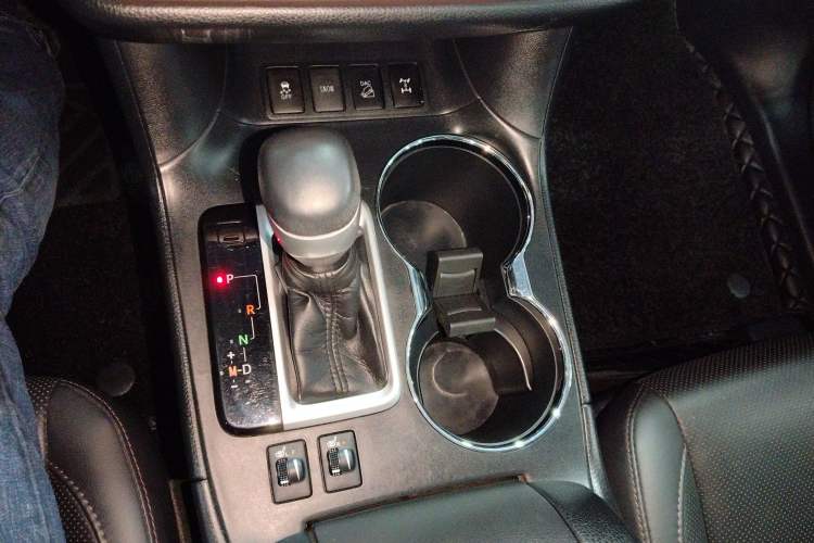 Used Toyota Highlander 2018 2.0T Four-Wheel Drive Luxury Version 7 Seats China VI Standard
