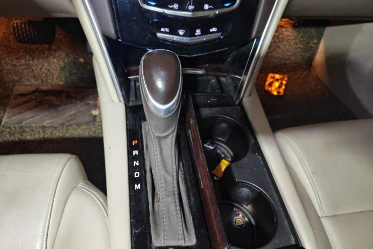 Used Cadillac XTS 2015 28T Comfort Model Gear Lever