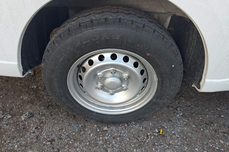 Used Wuling Yangguang 2024 300KM Comfort Version Passenger Van 75kW
