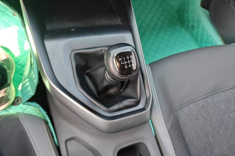 Used Baojun RC-5 2020 1.5T Manual Smart Luxury Edition Gear Lever