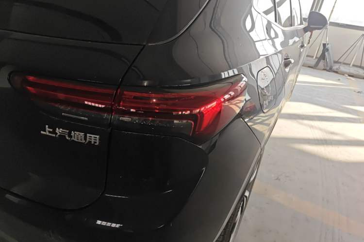 Used Buick Envision 2022 Facelift Encore S 652T Two-Wheel-Drive Luxury Model
