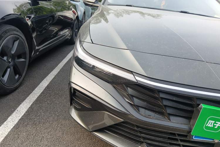 Used Hyundai Elantra 2023 1.5L CVT LUX Prestige Edition Right Front Headlight