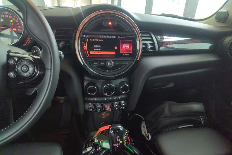Used MINI 2019 2.0T COOPER S Artist Five-Door Edition Audio And AC Panel