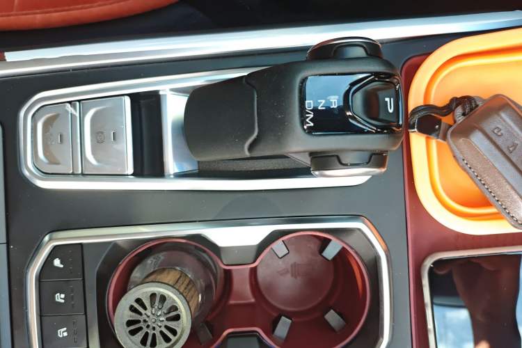 Used Tank 400 New Energy 2024 Hi4-T Off-Road Edition Gear Lever