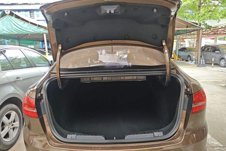 Used Ford Escort 2015 1.5L Automatic Fashion Model
