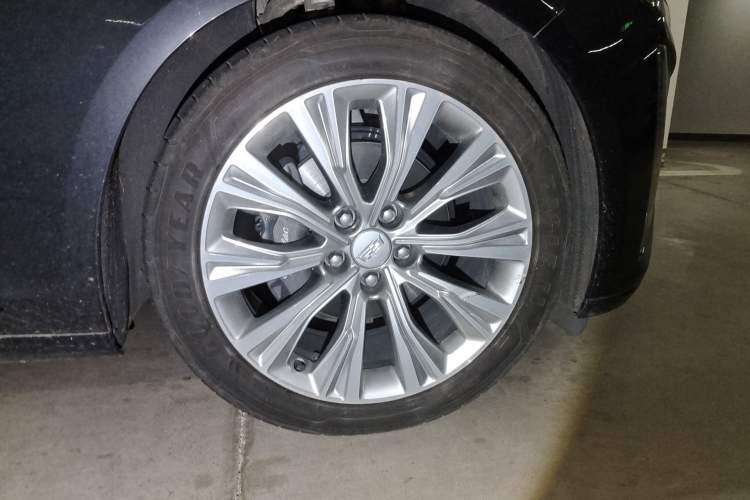 Used Cadillac CT6 2023 28T Prestige Model Right Front Wheel Hub