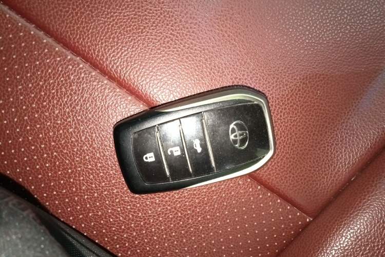 Used Toyota Camry 2015 2.5G Luxury Navigation Edition Vehicle Key