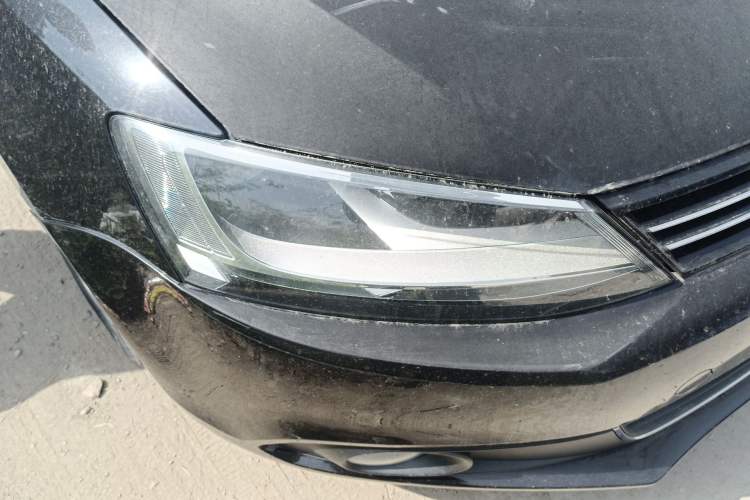 Used Volkswagen Sagitar 2014 1.6L Automatic Comfort Model Right Front Headlight