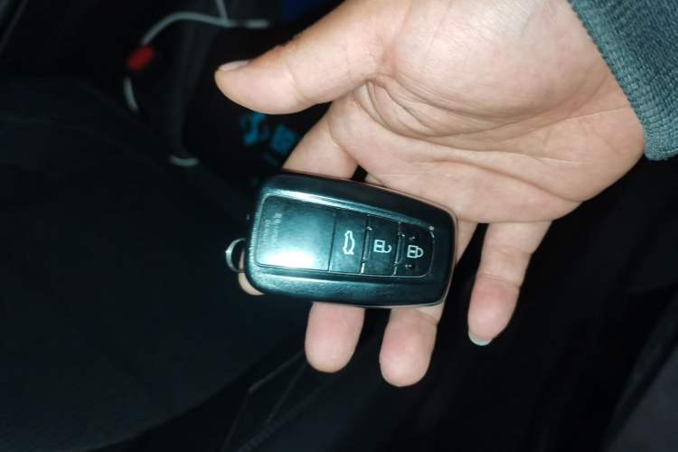 Used Toyota Avalon 2021 2.5L Touring Prestige SPORT Edition Vehicle Key