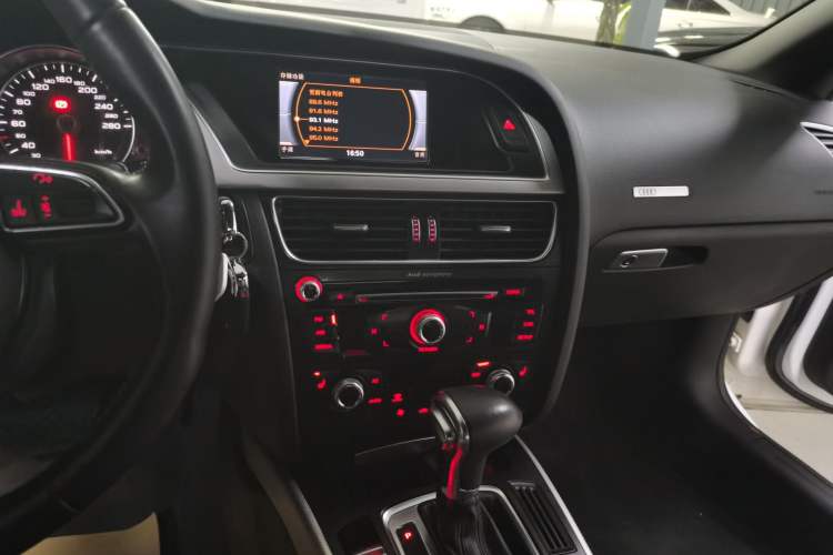 Used Audi A5 2013 Cabriolet 40 TFSI
