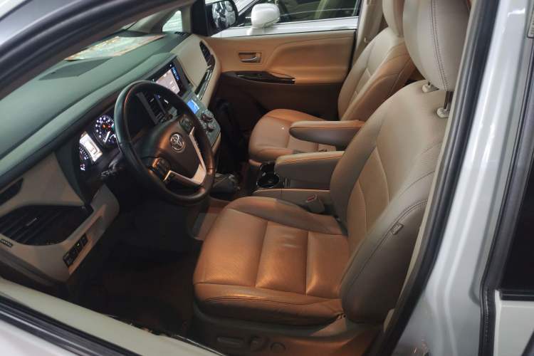 Used Toyota Sienna 2016 3.5L Two-Wheel Drive 7-Seater Parallel Import
