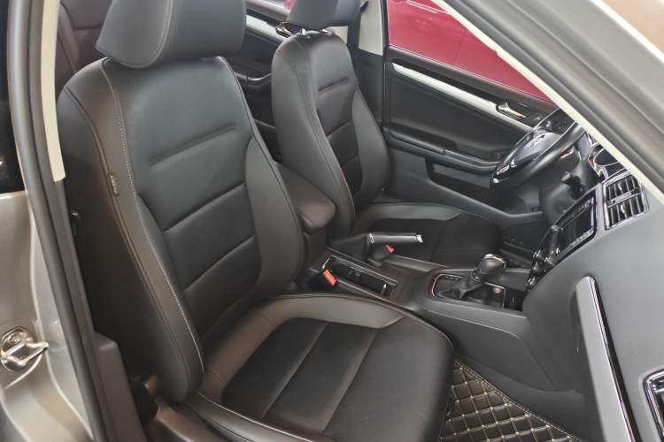 Used Volkswagen Sagitar 2018 1.6L Automatic Comfort Model Right Front Seat