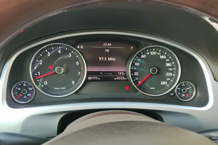 Used Volkswagen Touareg 2011 3.0 TSI Luxury Edition Instrument Cluster