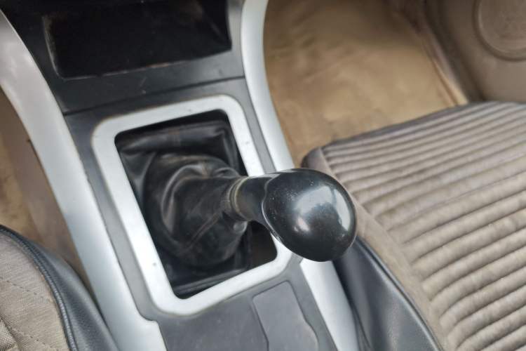 Used Huanghai Challenger SUV 2010 2.0L Two-Wheel Drive DD6490P Gear Lever