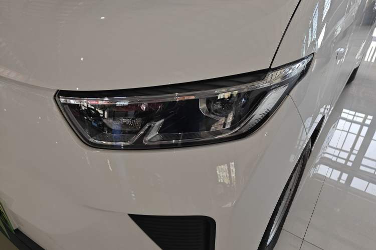 Used Wuling Yangguang 2025 Model 400km Bus Edition—Comfort Edition
