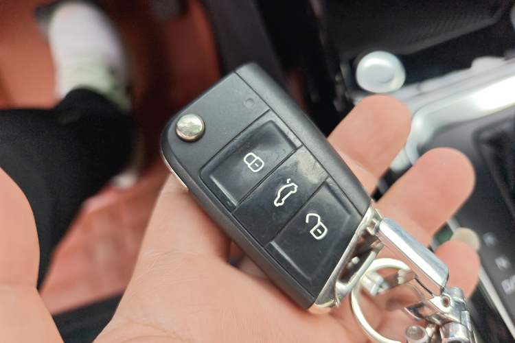 Used Volkswagen T-ROC 2019 280TSI DSG Two-Wheel Drive Comfort Version China VI Standard
