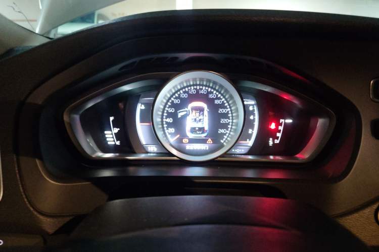 Used Volvo V40 2015 1.6T Zhiya Edition
