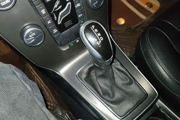 Used Volvo V40 2016 T3 Zhiyi Edition Gear Lever