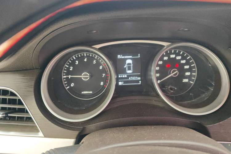 Used Baojun 730 2016 1.5L Manual Value Edition 5 Seats China V Emission Standard Odometer Close Up