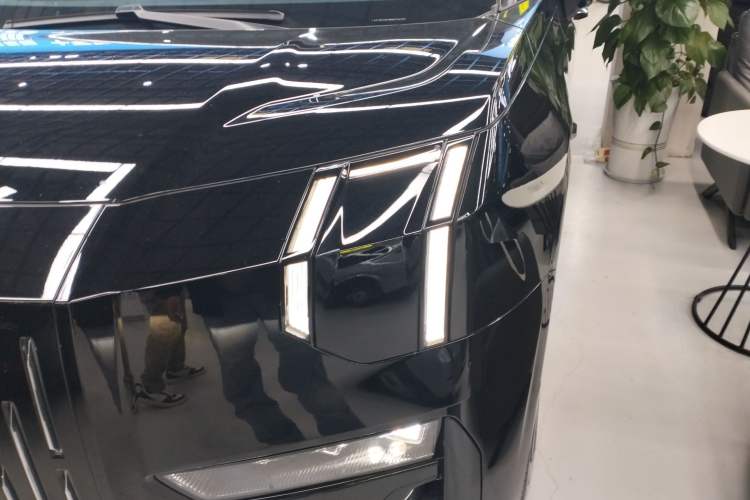 Used Zeekr 009 2024 7-Seater Walk-Through Version Four-Wheel Drive 108 kWh