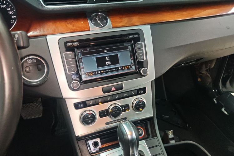 Used Volkswagen Magotan 2012 Travel Edition 2.0 TSI Comfort Version Audio And AC Panel