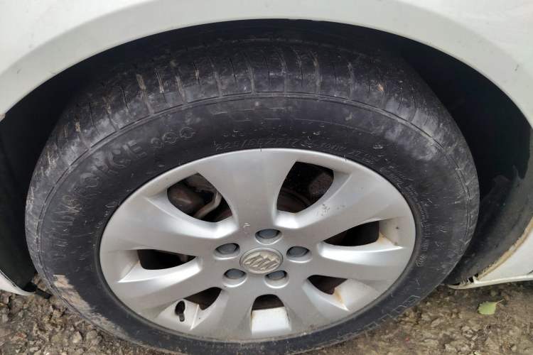 Used Buick Regal 2015 1.6T Leading Technology Model Left Front Wheel Hub